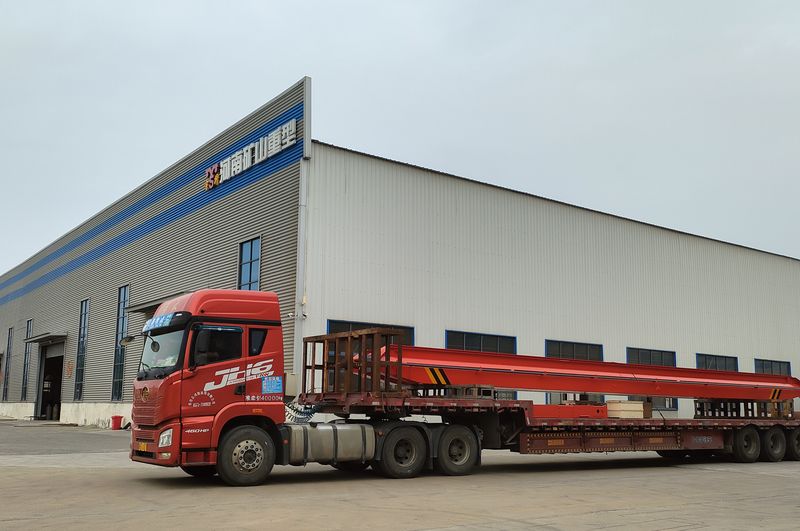 電動單梁起重機3臺 LD5t—16.8m LD3t—16.5m /2臺 制作完成，發(fā)往江西南昌交付客戶使用。