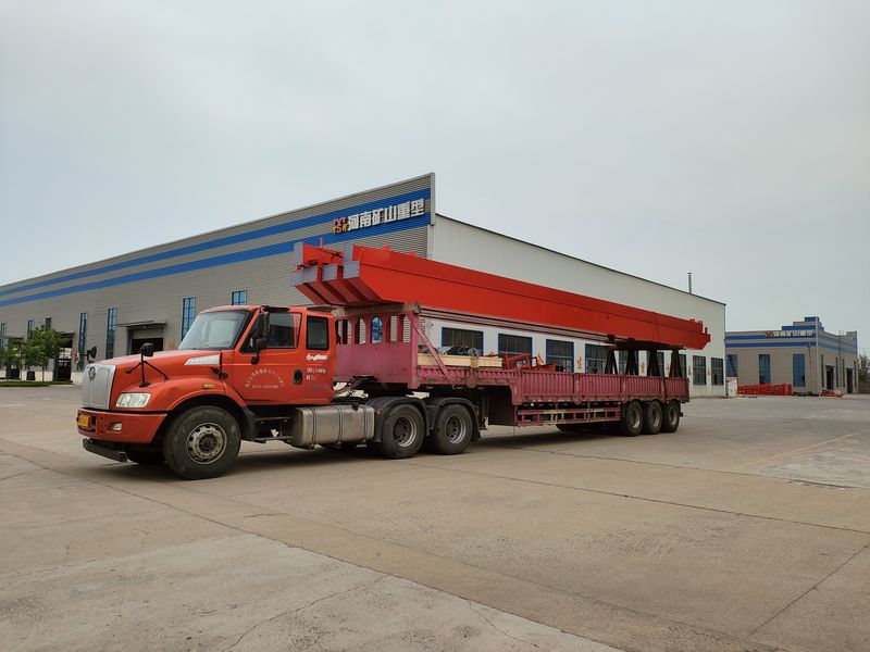 電動葫蘆橋式起重機 3臺 LH5t-17m 制作完成，發(fā)往河南漯河交付客戶使用。